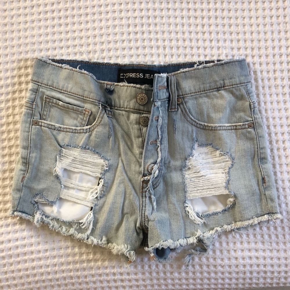 Express distressed denim shorts size 4
